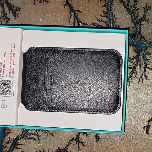 ESR HaloLock wallet stand - Picture 3 of 11